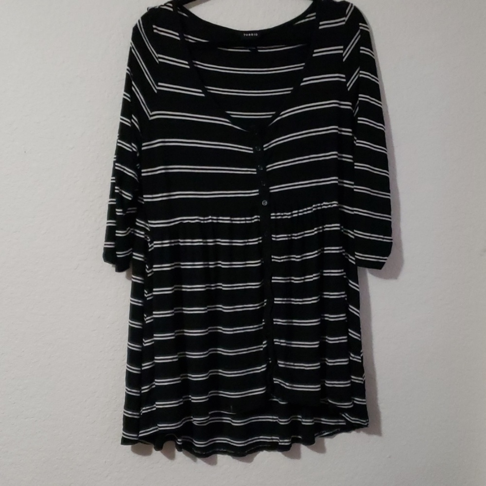 Cute button top long stripped top